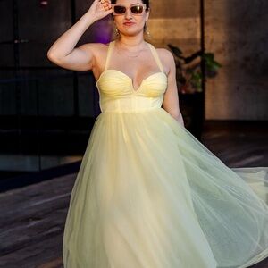 Selfie Leslie Yellow Halter Gown